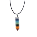 Sieben Chakra Naturkristall Anhänger in Sechskantform mit schwarzer Halskette - Schwarzes Kunstlederseil (Sechseckiges Prisma)