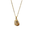 Detail van vergulde rand op onregelmatige natuurstenen hanger met roestvrijstalen ketting - Gouden Fijne Ketting / Citrien (Goud)