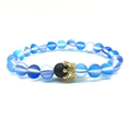 Perlenarmband mit blau-weißem Farbverlauf, goldener Krone und mattschwarzer Perle - Blau Einzelner Stil