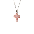 Pendentif croix en quartz rose naturel fait main avec une fine chaîne en métal argenté - Cristal Rouge Pastèque / 18*25mm