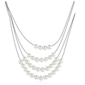 Détail du collier multicouche de perles rondes blanches sur quatre rangs de cordon noir - Perle Blanche