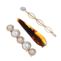 Détail d'un lot de trois barrettes avec perles, résine ambre et motifs de vagues dorées - Ensemble Vintage Élégant (WFJ018-Café)
