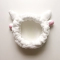 Détail du polaire corail blanc doux et des petites cornes de renne en peluche du bandeau - Blanc