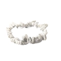 Dettaglio di pietre irregolari in howlite bianca su un bracciale elastico in pietra dura - Peso Approssimativo: 13 Grammi / Howlite
