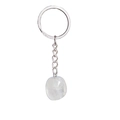 Vue détaillée du pendentif en pierre naturelle blanc laiteux avec porte-clés argenté - Cristal blanc