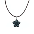 Détail du pendentif étoile en obsidienne flocon de neige avec cordon noir tressé - Obsidienne flocon de neige