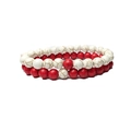 Gros plan de perles de turquoise rouges et blanches de 8 mm sur bracelets élastiques - 8mm / Turquoise Rouge + Turquoise Blanche