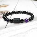 Dettaglio del bracciale zodiaco con perle di agata nera, ametista e pietra blu sabbia - Ariete / Perle da 8mm