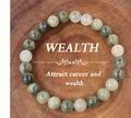 Pulsera de cuentas de piedra natural verde y blanca en bandeja de madera - Verde claro