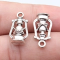Colgantes de lámpara de queroseno plata antigua para joyas DIY sostenidos en la mano - Plata antigua