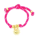 Roze gevlochten armband met gouden zonnehanger en gegraveerde tekst YOU ARE MY SUNSHINE - Roze Sunshine Stijl (B5)