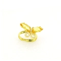 Detaillierte Makroansicht des goldenen Schmetterlingsrings mit gelben Steinen und Zirkonsteinen - Gelber Schmetterling Stil (28)