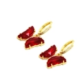 Détail de boucles d'oreilles papillon dorées avec cristaux rouges et zircons scintillants - Boucles d'oreilles / Rouge