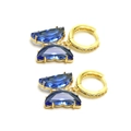 Détail de boucles d'oreilles papillon bleues avec placage or et pierres de zircone - Boucles d'oreilles / Bleu clair