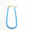 Primer plano de collar de cuentas cian con cierre de langosta dorado y cadena de extensión - Estilo Perlas Azul-Verde (Collar 13#)