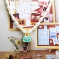 Detail van de parelketting met een muntgroene kofferhanger genaamd 'Love Travel' - Love Travels Kofferstijl (AF046) / Hemelsblauw