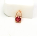 Roségoldener Schloss-Anhänger mit rundem rotem Edelstein und poliertem Finish - Roségoldenes Schloss (Roter Zirkonia)