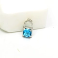 Silberner Schlossanhänger mit einem funkelnden runden blauen Zirkon-Inlay - Silbernes Schloss (Blauer Zirkonia)