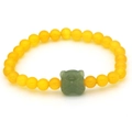 Detalle de pulsera de cuentas de ágata amarilla con colgante de cabeza de tigre de jade - Ágata