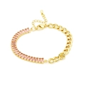 Dettaglio del bracciale a catena cubana placcato oro con zirconi rosa rettangolari - Stile Giuntato Zirconia Rosa Maglia Cubana (5#)