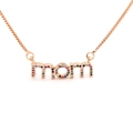 Detailansicht der roségoldenen 'Mom'-Halskette mit farbigen Zirkonia-Steinen - Roségold Regenbogen Zirkonia Mom-Stil (38 Designs)