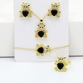 Détail d'une parure de bijoux dorés 5 pièces avec oursons sertis et cœurs noirs - Plaqué Or (Noir)