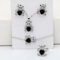 Ensemble détaillé de bijoux ours avec colliers argentés et cristaux en forme de cœur - Plaqué Argent (Noir)