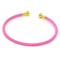 Dettaglio del bracciale intrecciato rosa a forma di C con estremità a sfera in metallo oro - Rosa (7#)