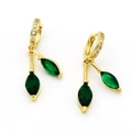 Detalle de pendientes de hoja dorada con piedras marquesas verdes y micro pavé de diamantes - Estilo B Verde (Marquise)