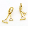 Detalle de aretes de aro dorados con borlas asimétricas y piedras de circón en triángulo - Estilo A Blanco (Triángulo)