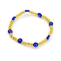 Dettaglio del bracciale malocchio con sfere di metallo dorato e perle Nazar blu - Stile Blu Brillante (7#)