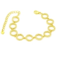 Detaillierte Makroansicht des vergoldeten Armbands mit Zirkonia-Gliedern und Herzanhänger - Pave Kreis Stil (5#) / Gold