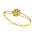 Brazalete abierto cabeza de león dorada con circonitas blancas y ojos de piedras verdes - León