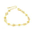 Goldenes Armband mit gänseblümchen und klaren schmetterlingsanhängern sowie karabinerverschluss - B2 Armband (Gänseblümchen Schmetterling Stil)