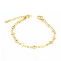 Detail einer Goldkette Armband mit Kreuzanhängern, Kristallcharms und Karabinerverschluss - B3 Armband (Kreuz Zirkonia Stil)