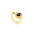Gros plan d'une élégante bague ouverte dorée avec pierre en cœur bleu et zircone - Bague ouverte / E3 Bleu