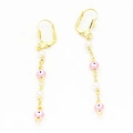 Detalle de pendientes chapados en oro 18k con ojo turco rosa y perlas blancas - Estilo de Perla Artificial de Ojo Turco Rosa (E)