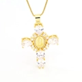 Goldene Kreuzkette mit birnenförmigen Zirkonia und religiösem Ikonen-Anhänger - Weiß