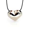 Collar con colgante de corazón de plata pulida en un cordón negro minimalista - 25mm / Oro blanco