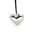 Colgante de corazón plateado pulido en un collar de cordón negro minimalista - Estilo B (25mm) / Dorado