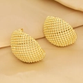 Pendientes dorados de media luna con textura de malla de cuentas en seda beige - Estilo de Abanico de Rejilla de Cuentas / Dorado