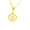Détail du collier doré avec pendentif lettre Z, breloque croix et perle blanche - Lettre Z