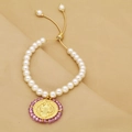 Bracelet perles avec médaille de Saint-Benoît dorée et détails perlés mauves - Violet (C5)
