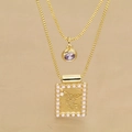 Détail d'un collier doré double couche avec pierre violette et pendentif relief ange - Collier Double Rang Pendentif Relief Ange (c5)