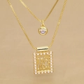 Détail d'un collier doré à deux rangs avec pierre violette et pendentif perle ajouré - Collier Double Rang Pendentif Relief Vierge Marie (c3)