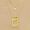 Détail du collier doré avec pierre violette et pendentif croix cœur en perles - Collier Double Rang Pendentif Croix Sacré-Cœur Creux (c2)