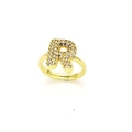 Detailansicht eines verstellbaren goldenen Rings mit Zirkonia-besetztem Buchstaben R - Einstellbar Offen / Buchstabe R