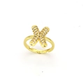 Makroaufnahme des vergoldeten offenen Rings mit X-Buchstaben und klaren Zirkoniasteinen - Einstellbar Offen / Buchstabe X