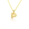 Détail du pendentif lettre P en or 18 carats avec incrustations de zircons coupe baguette - Lettre P