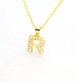 Vue détaillée du collier pendentif lettre R en or serti de zircons cubiques taille baguette - Lettre R
